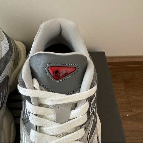 New Balance 9060 Sneakers In Grey 8.5 US - Picture 3 of 6
